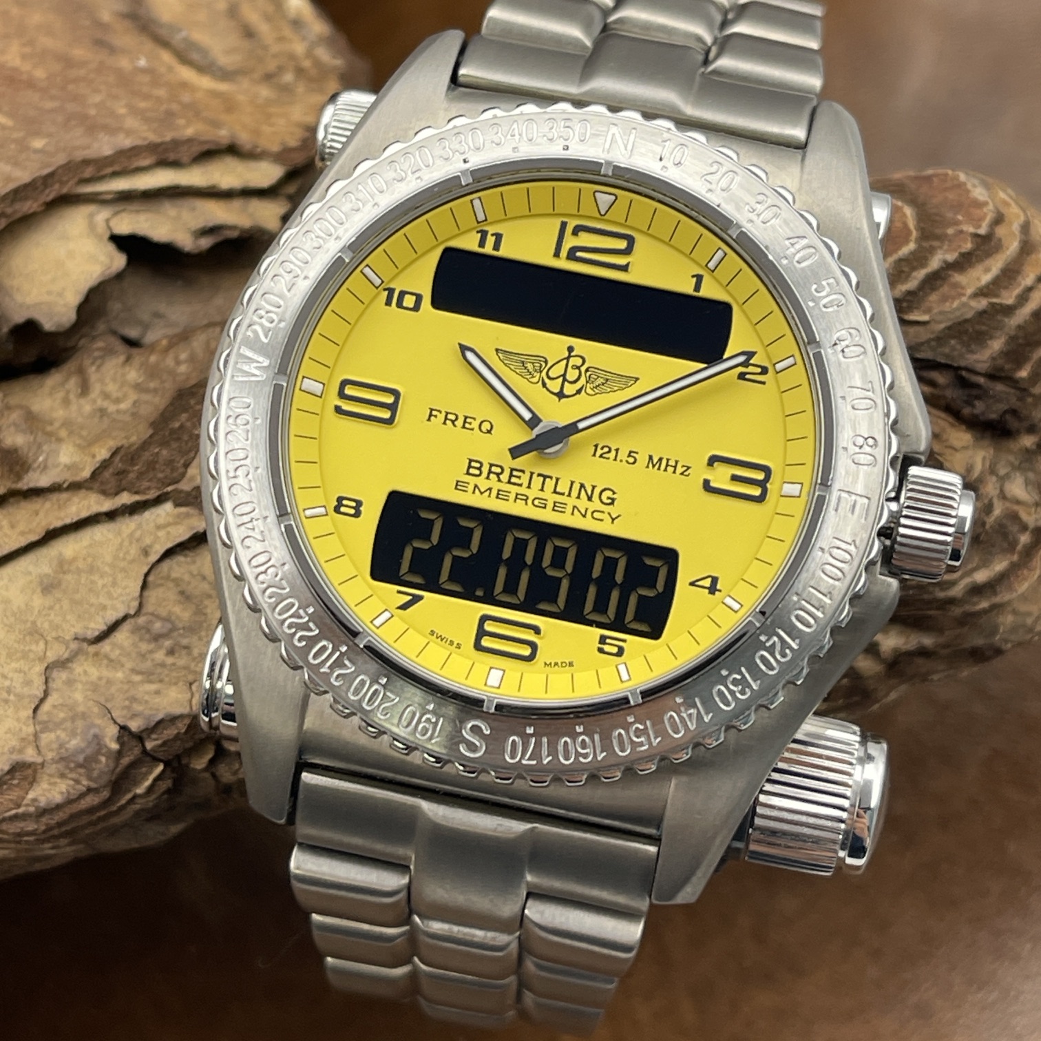 Breitling - Emergency - Ref. E56121.1 - gelb