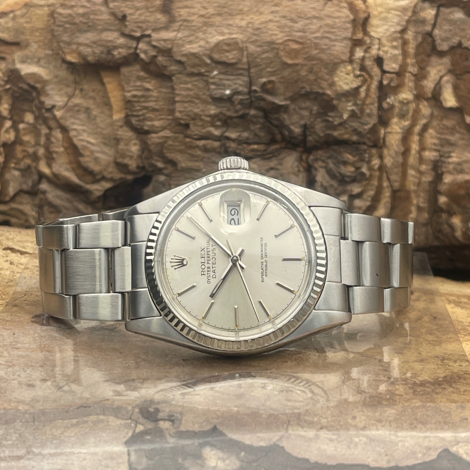 Rolex - Datejust 36- Edelstahl mit einer Lünette aus Weißgold - Ref.: 16000 - SEHR GUTER ZUSTAND, Vintage - Liegendeansicht der Uhr