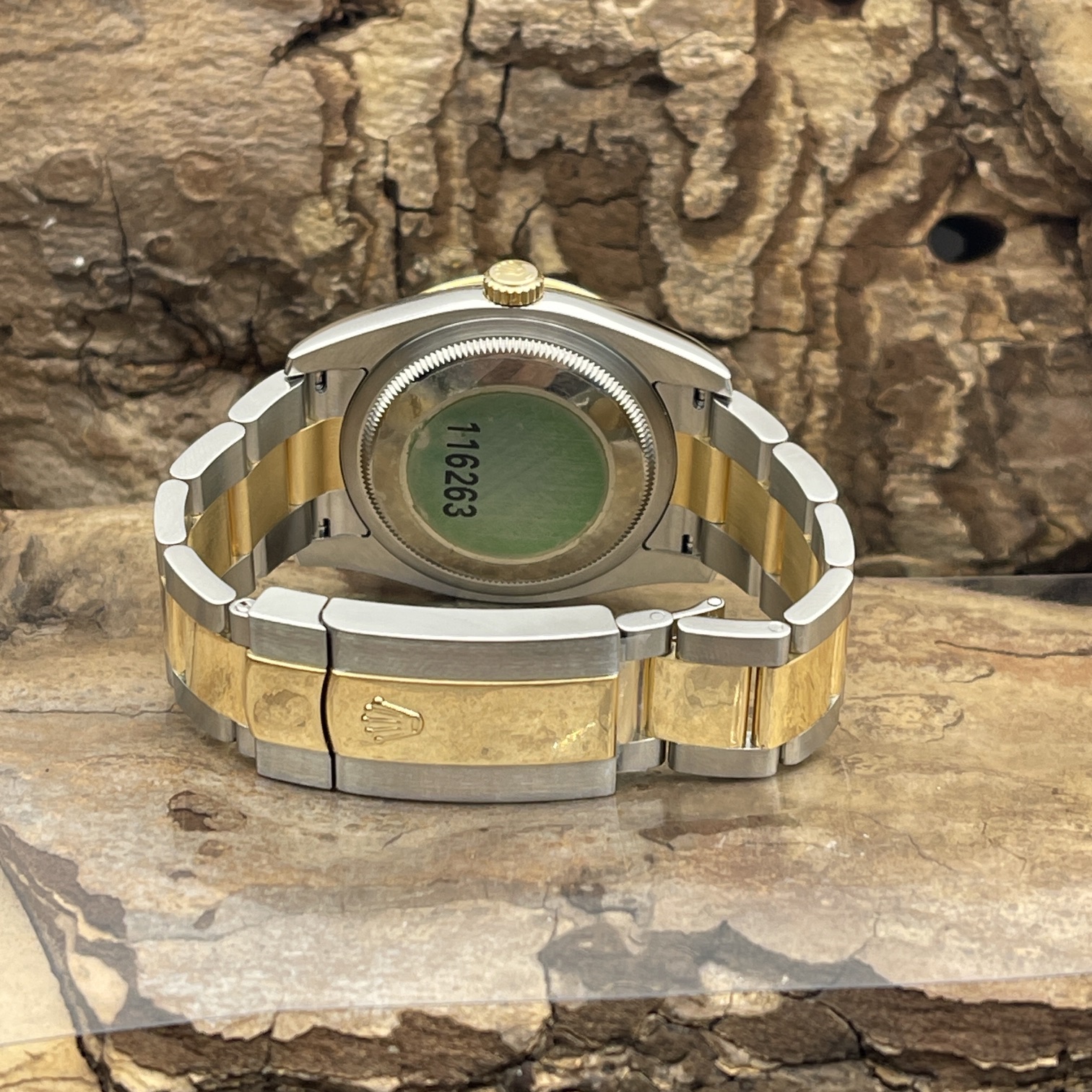 Rolex - Datejust Turn-O-Graph Bicolor 36mm - Ref.116263 - Stahl/Gelbgold mit weißem Zifferblatt in sehr gutem Zustand - Rückseite der Uhr mit Faltschließe und Gehäuseboden