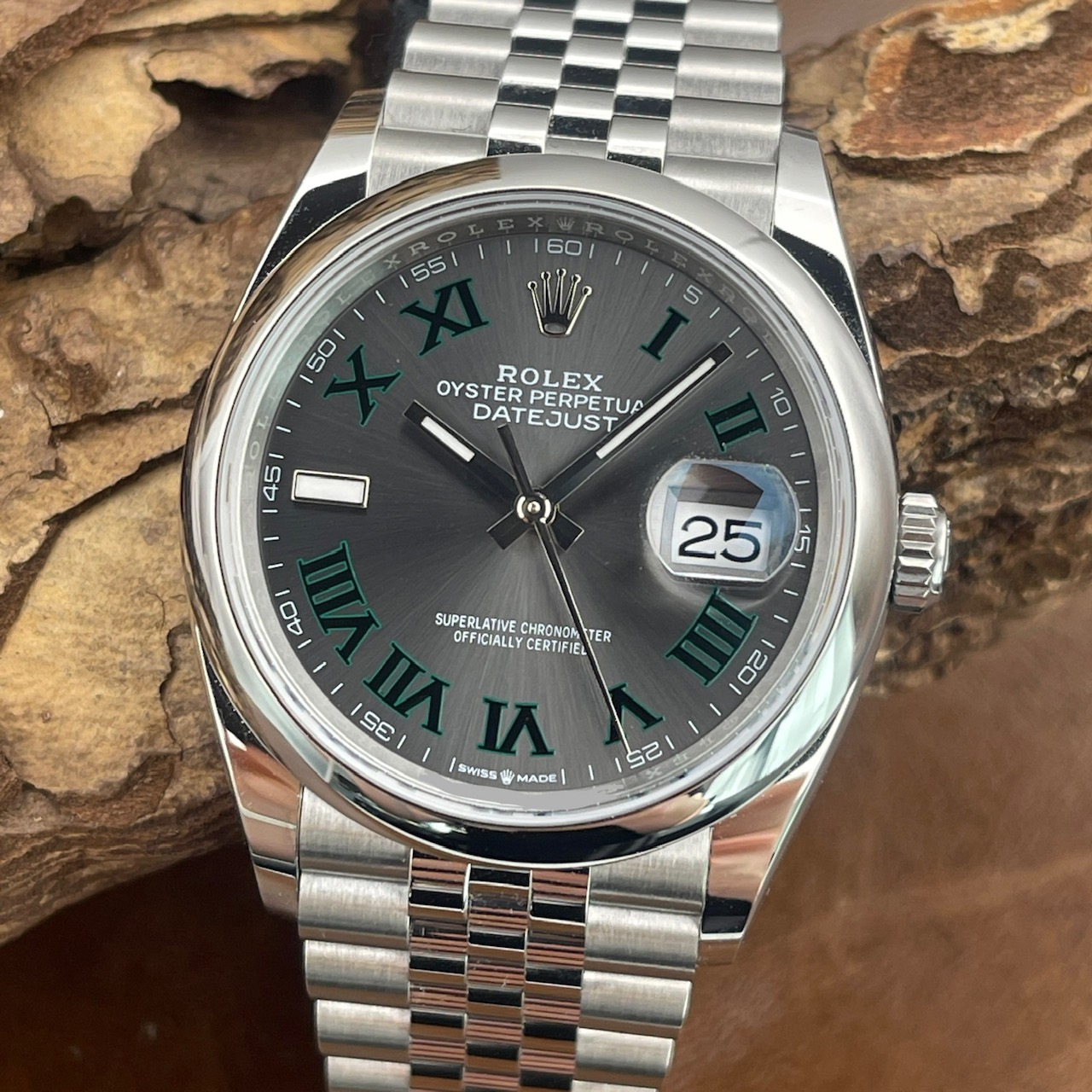 Rolex - Datejust ,,Wimbeldon'' 36 - Ref.: 126200 - Box und Papieren aus 2026 - UNGETRAGEN mit grauem Zifferblatt - Detailansicht der Uhr