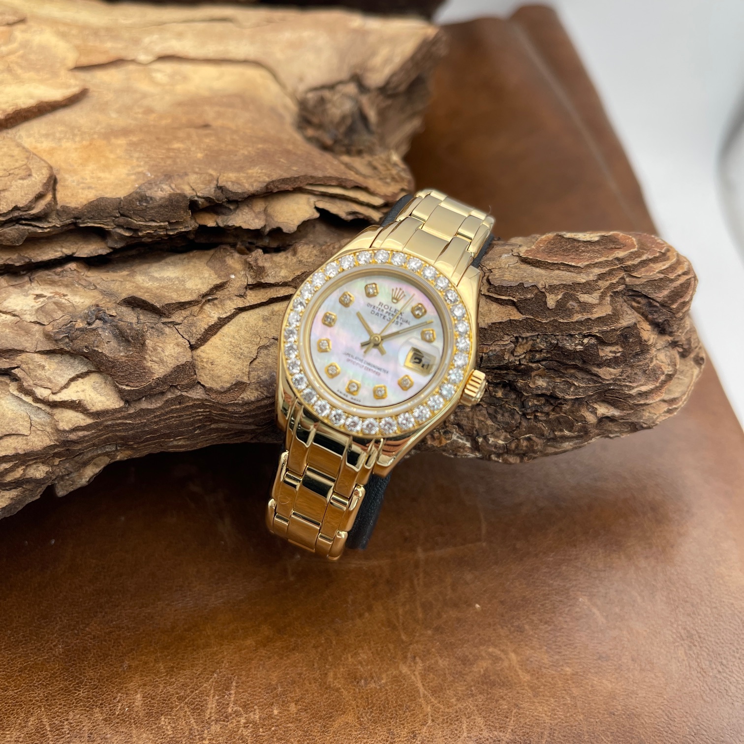 Rolex - Pearlmaster - 18K Yellow Gold app. 102gr. - Ref. 80298 - in sehr gutem Zustand mit perlmutt Zifferblatt - Gesamtansicht der Uhr