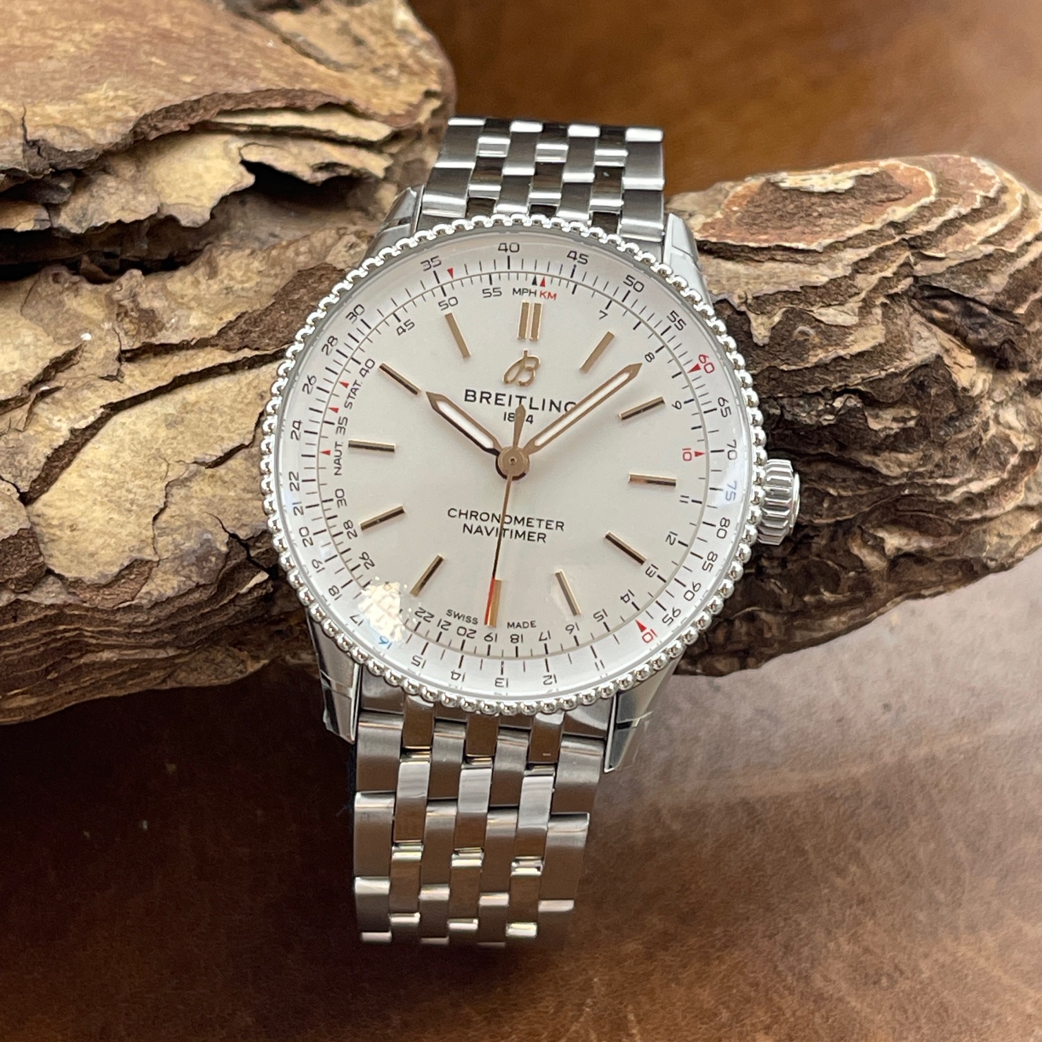 Breitling - Navitimer 36 - Ref. A17327 - Box und Papiere 07/2026 - UNGETRAGEN ( TEILVERKLEBT )