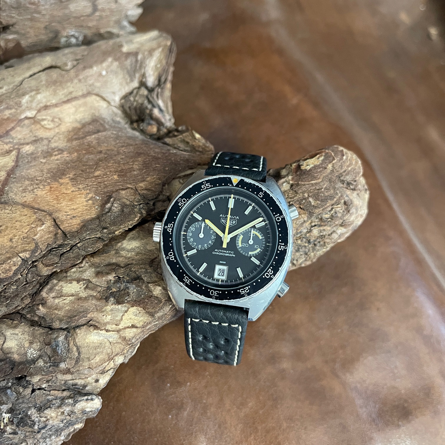 Heuer - Autavia - Ref. 11630 - Vintage , unpoliert mit schwarzem Zifferblatt - Gesamtansicht der Uhr