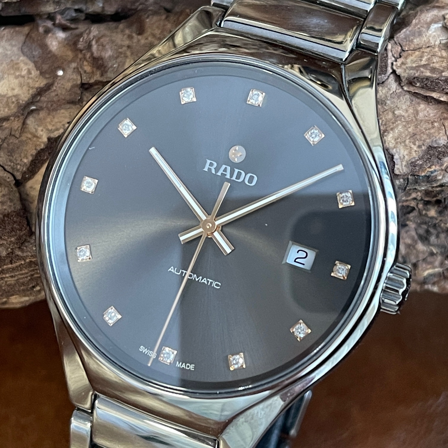 Rado True Automatic Diamonds - Box und Papiere - Ref. R27057732-Keramik mit schwarzem Zifferblatt in sehr guter Zustand - Detailansicht der Uhr