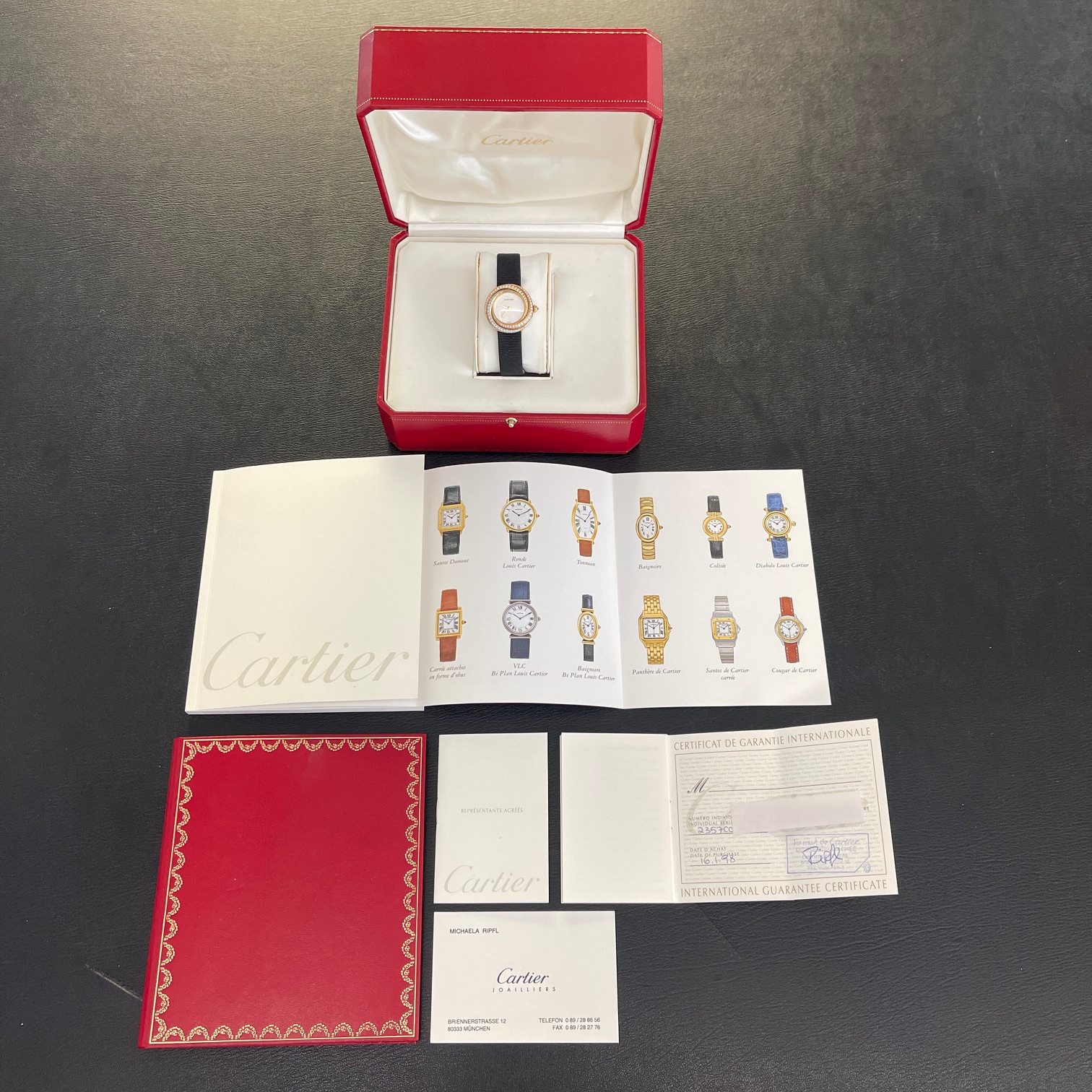 Cartier Herstellerbox mit Cartierpapieren und Garantiekarte einer gebrauchten Luxusuhr