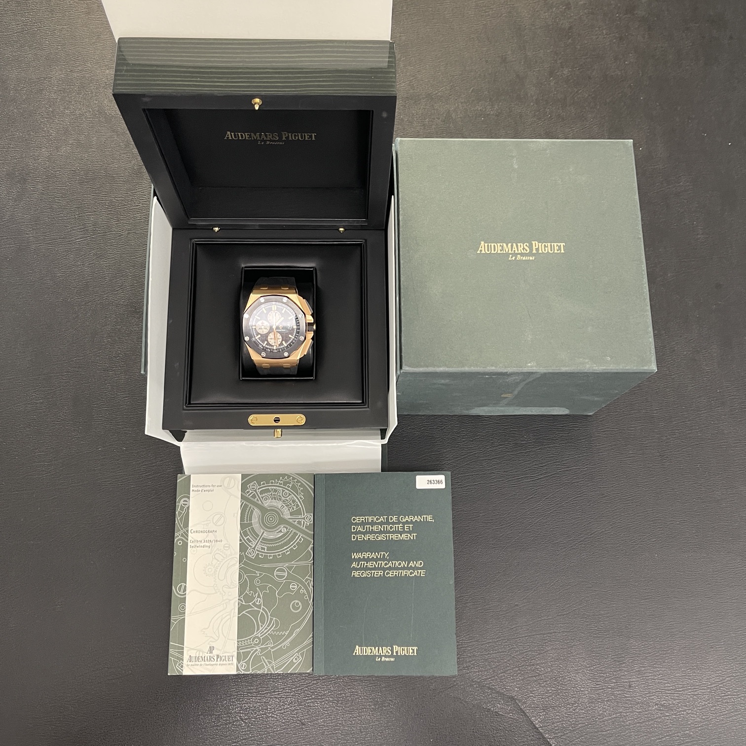 Audemars Piguet - Royal Oak Offshore - Box und Papiere 2017 - Ref. 26401RO.OO.A002CA.01