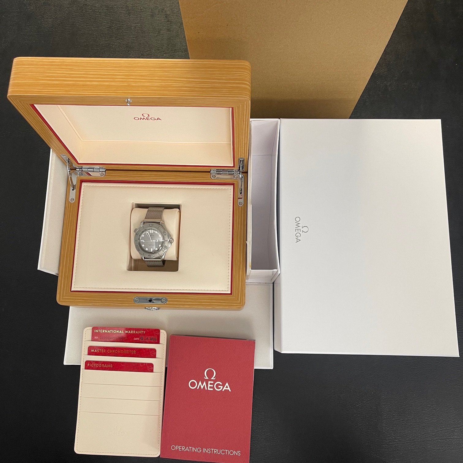 Omega - Seamaster Diver 300 M  - UNGETRAGEN - Box/Papiere 01/2026 deutsch - Ref. 21030422006002