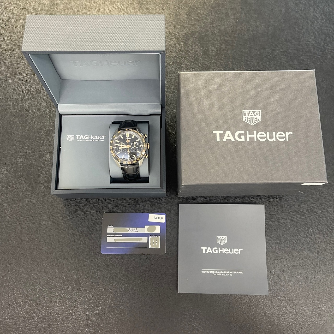 Tag Heuer  Herstellerbox mit TagHeuerpapieren und Garantiekarte einer gebrauchten Luxusuhr