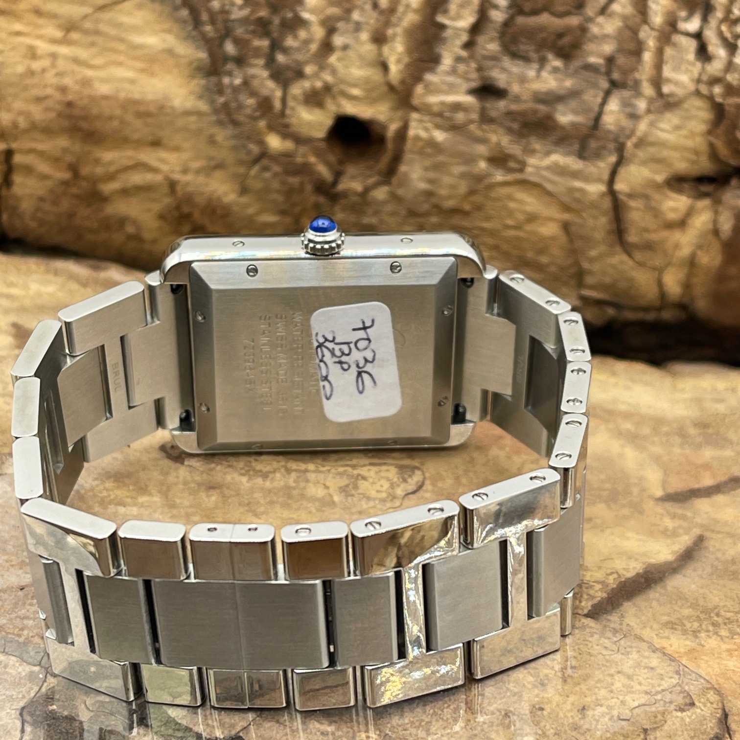 Cartier - Tank Solo XL - FULLSET 2021 - Ref. 3515 - Edelstahl mit weißem Zifferblat in sehr gutem Zustand - Rückseite der Uhr mit Faltschließe und Gehäuseboden