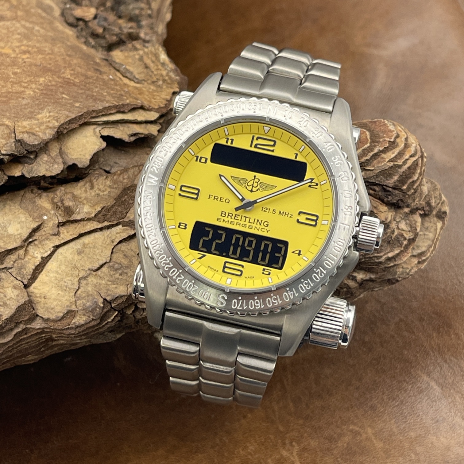 Breitling - Emergency - Ref. E56121.1 - gelb