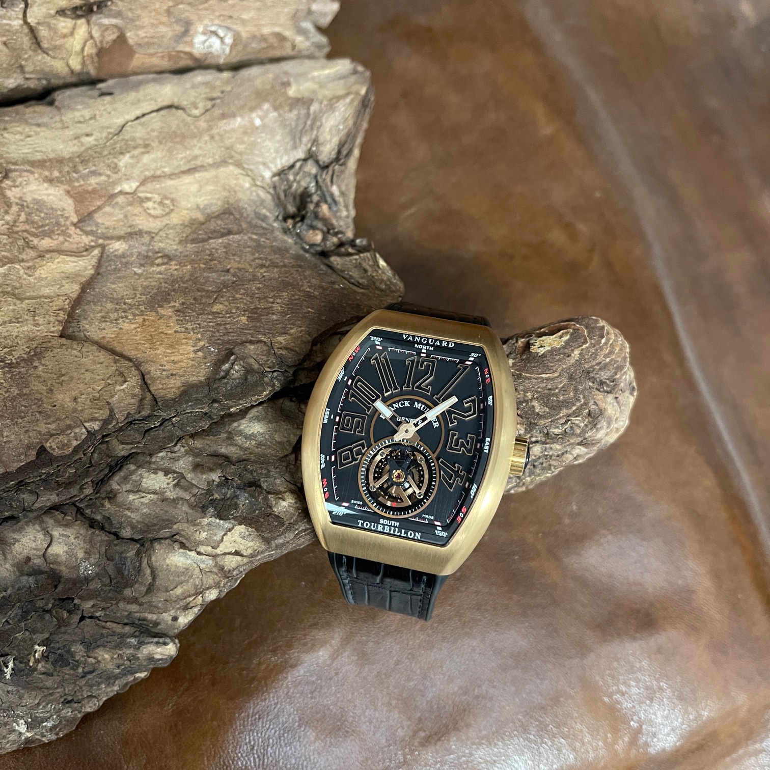Franck Muller Vanguard V45 Tourbillon - FULL SET 2025 Listpreis 129000€- Ref. V 45 T 5N BRNR - Rosegold mit schwarzem Zifferblatt in sehr gutem Zustand - Gesamtansicht der Uhr