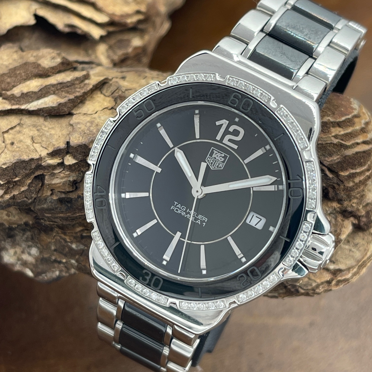TAG Heuer - Formula 1 Lady - Ref. WAH1212 - Stahl-Keramik , 37mm mit schwarzem Zifferblatt in se hr gutem Zustand - Detailansicht der Uhr