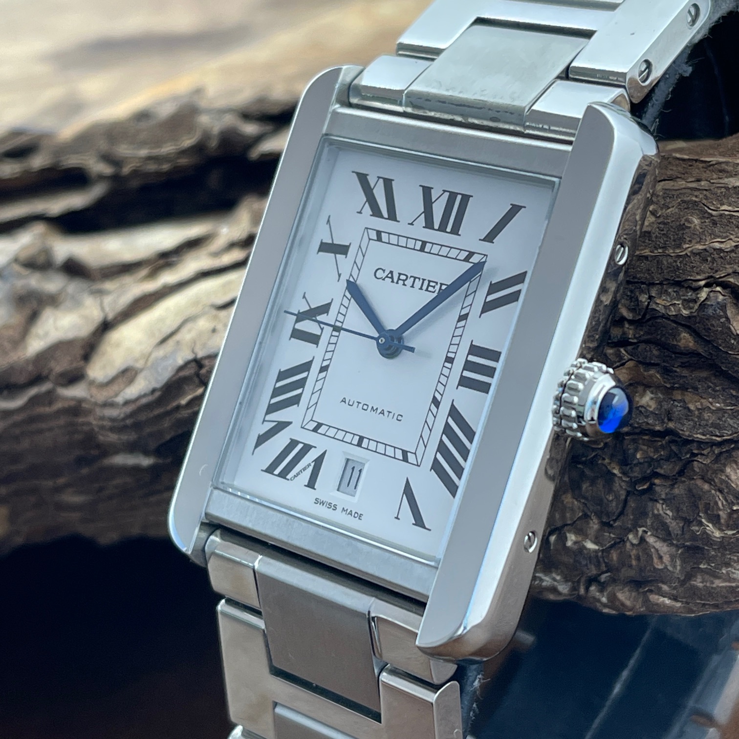 Cartier - Tank Solo XL - FULLSET 2021 - Ref. 3515 - Edelstahl mit weißem Zifferblat in sehr gutem Zustand - Seitenansicht der Uhr