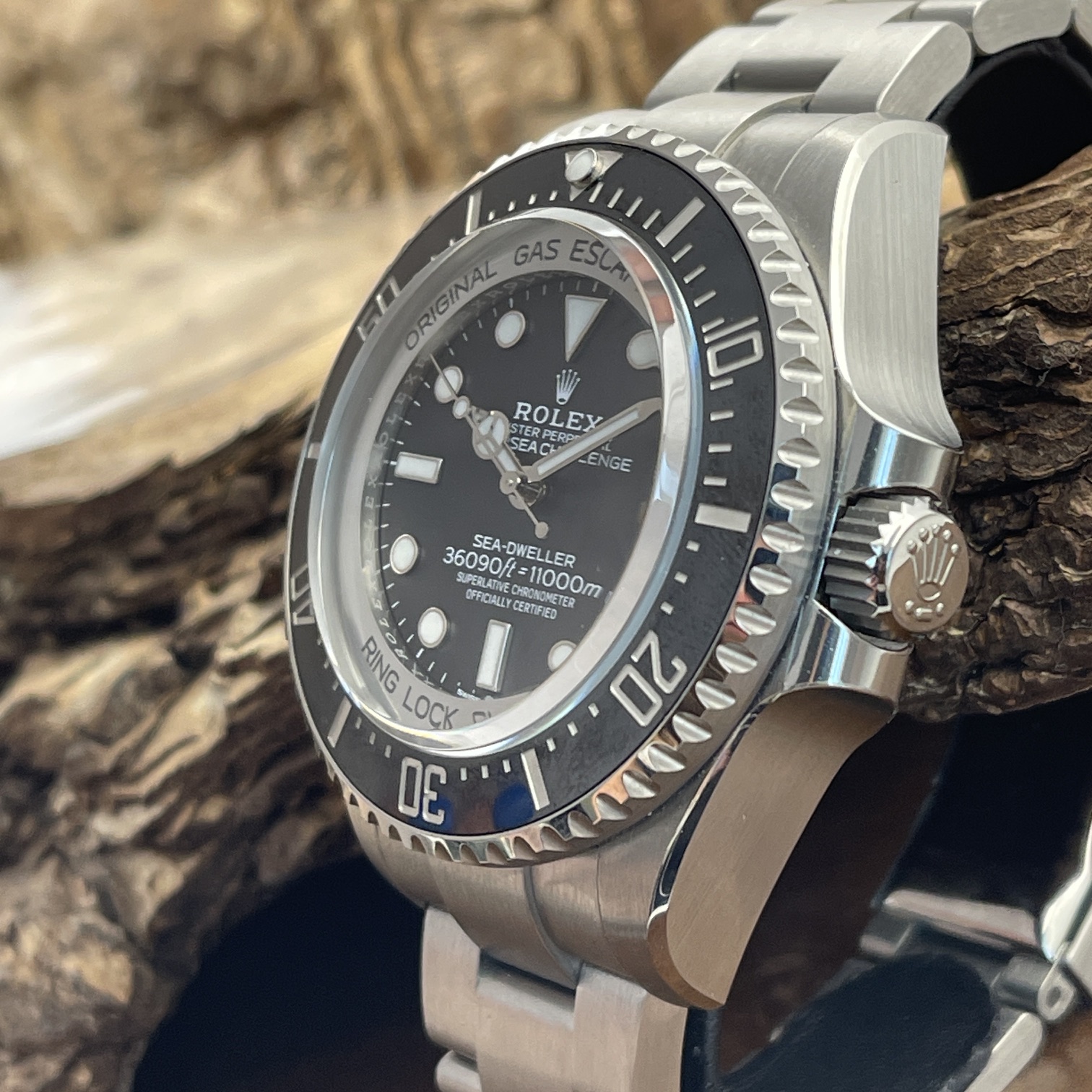 Rolex - Oyster Perpetual Deepsea CHALLENGE - UNGETRAGEN - FULLSET 2026 - Ref. 126067  - Titan mit schwarzem Zifferblatt- Seitenansicht der Uhr mit Krone