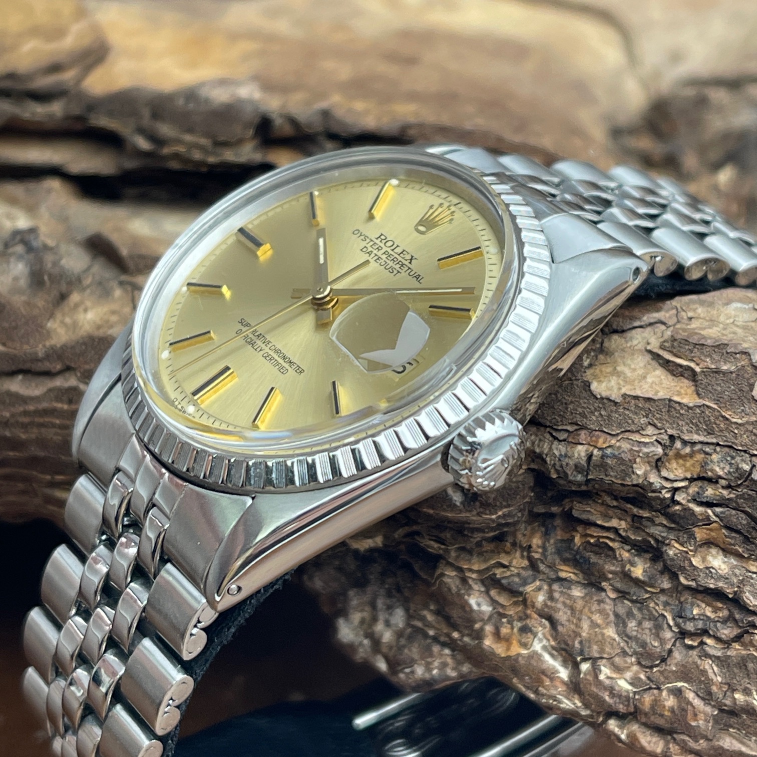 Rolex - Datejust 36 - Ref.1603 - VINTAGE - Stahl mit champagner Zifferblatt in sehr gutem Zustand - Seitenansicht der Uhr mit Krone