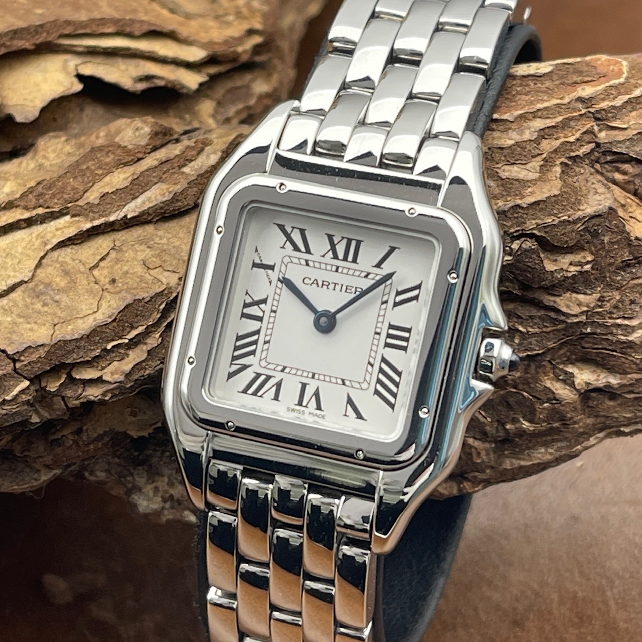 Cartier - Panthere Medium - Edelstahl - Ref. 4016 - Mit Cartier Box und weißem Zifferblatt - Detailansicht der Uhr