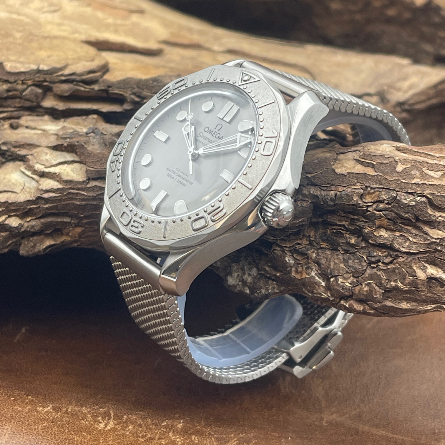 Omega - Seamaster Diver 300 M  - UNGETRAGEN - Box/Papiere 01/2026 deutsch - Ref. 21030422006002