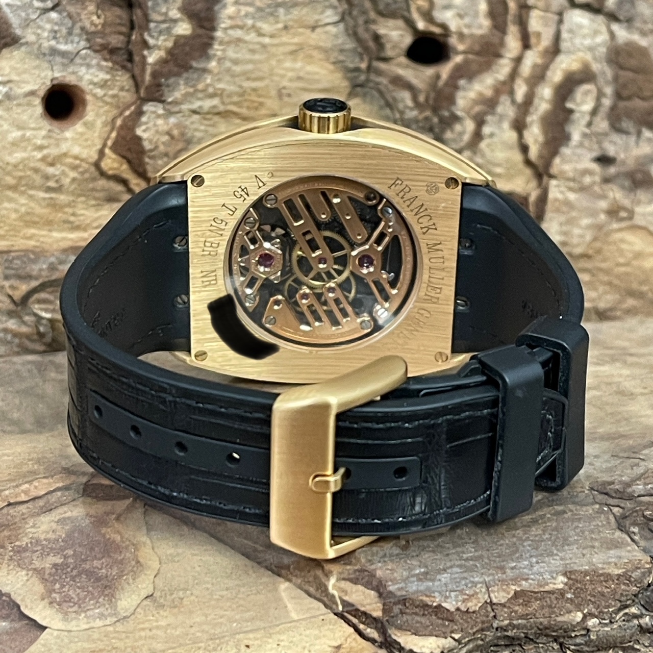 Franck Muller Vanguard V45 Tourbillon - FULL SET 2025 Listpreis 129000€- Ref. V 45 T 5N BRNR - Rosegold mit schwarzem Zifferblatt in sehr gutem Zustand - Rückseite der Uhr mit Dornschließe aus Rosegold und Gehäuseboden