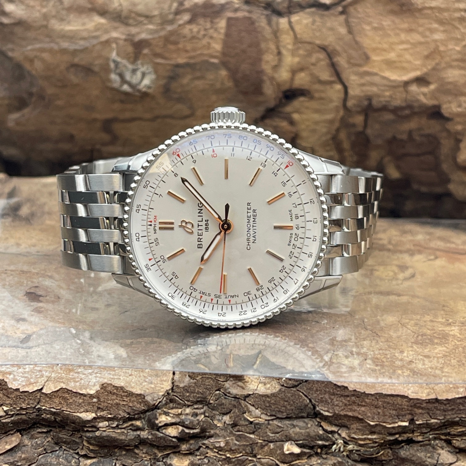 Breitling - Navitimer 36 - Ref. A17327 - Box und Papiere 07/2026 - UNGETRAGEN ( TEILVERKLEBT )