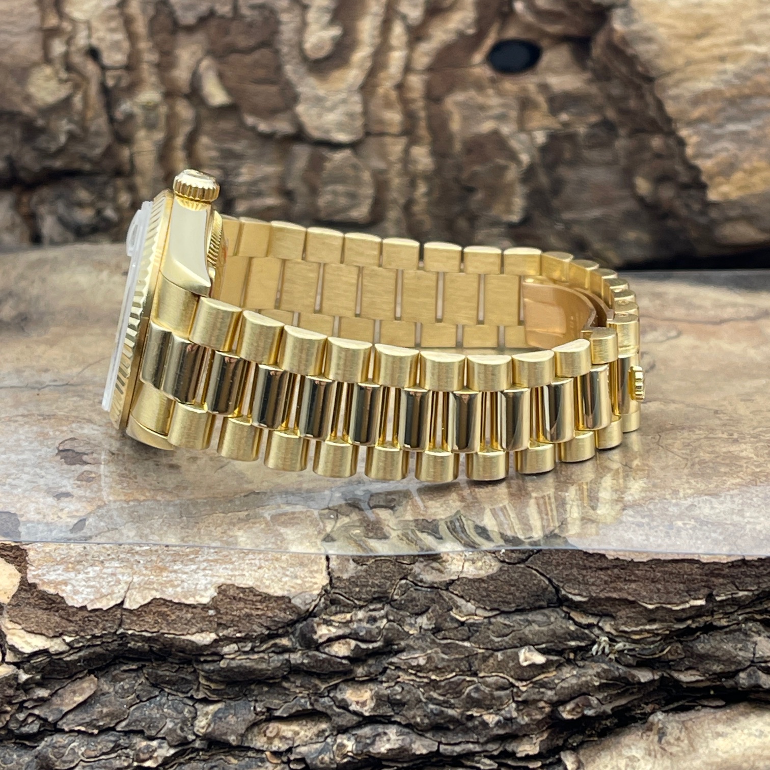 Rolex - Datejust 31 - Ref.:68278 - Gelbgold 750 - SEHR GUTER ZUSTAND mit weißem Zifferblatt - Goldene Präsidentband