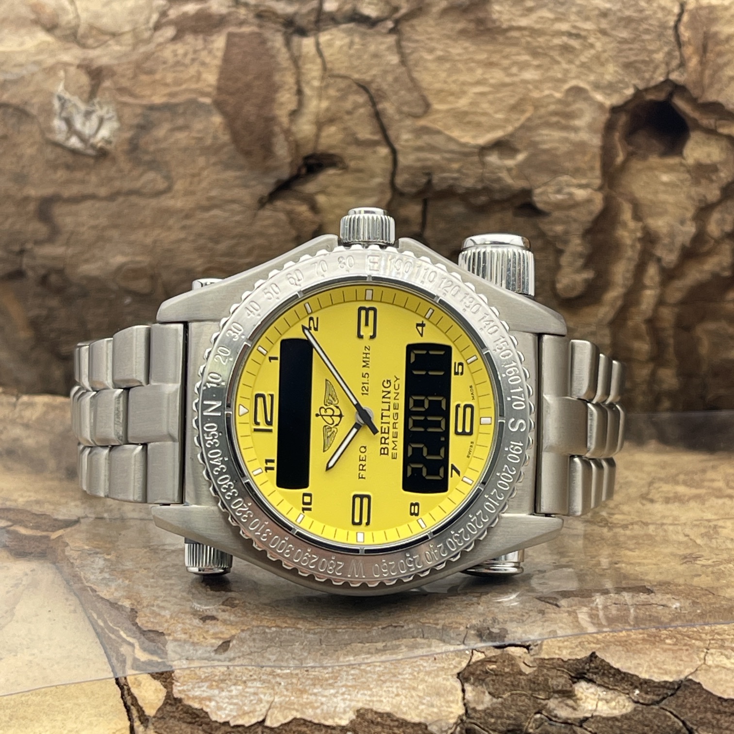 Breitling - Emergency - Ref. E56121.1 - gelb