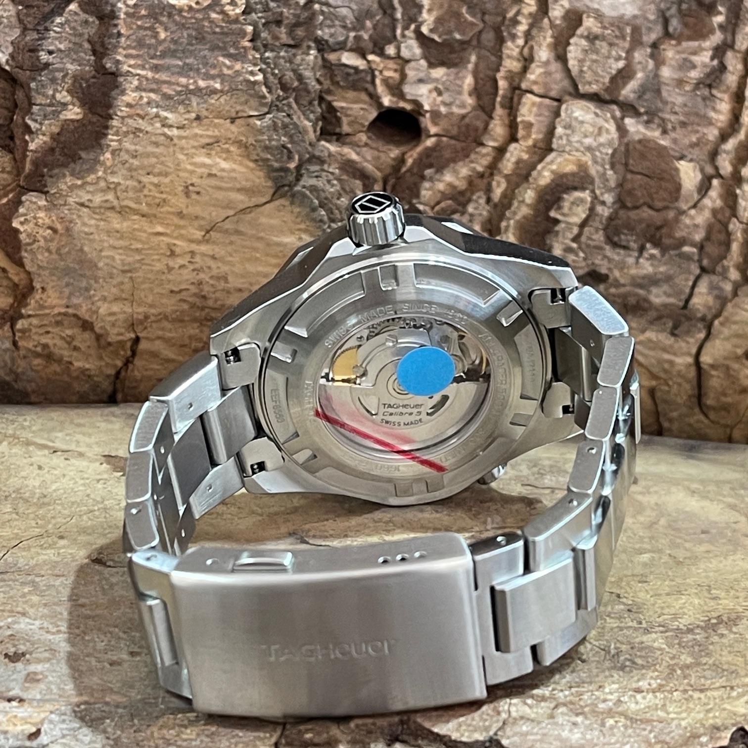 Tag Heuer Aquaracer 500M Ref. WAJ2110.FT6015  SEHR GUTER ZUSTAND - Stahl mit schwarzem Zifferblatt - Rückseite der Uhr mit Gehäuseboden und Faltschließe aus Edelstahl