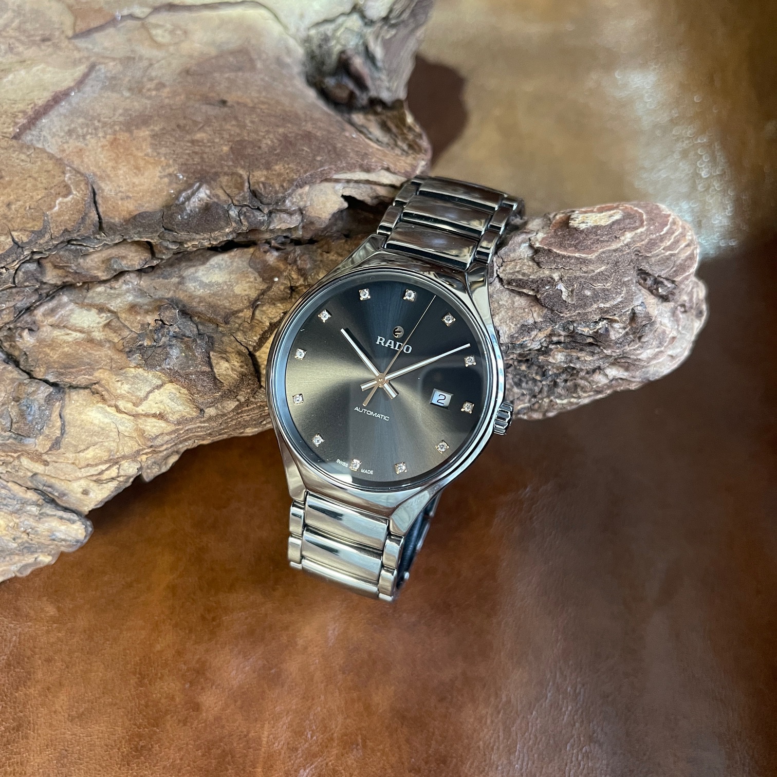 Rado True Automatic Diamonds - Box und Papiere - Ref. R27057732-Keramik mit schwarzem Zifferblatt in sehr guter Zustand - Gesamtansicht der Uhr