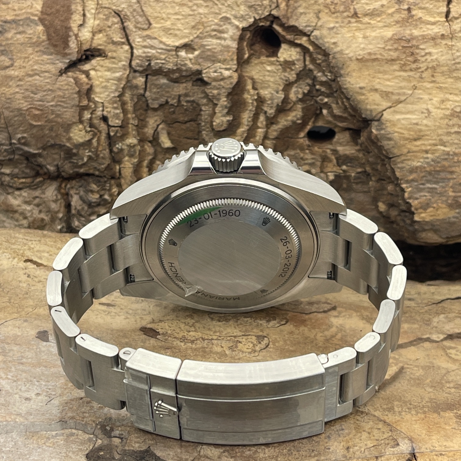 Rolex - Oyster Perpetual Deepsea CHALLENGE - UNGETRAGEN - FULLSET 2026 - Ref. 126067  - Titan mit schwarzem Zifferblatt- Rückseite der Uhr mit Faltschließe und Gehäuseboden