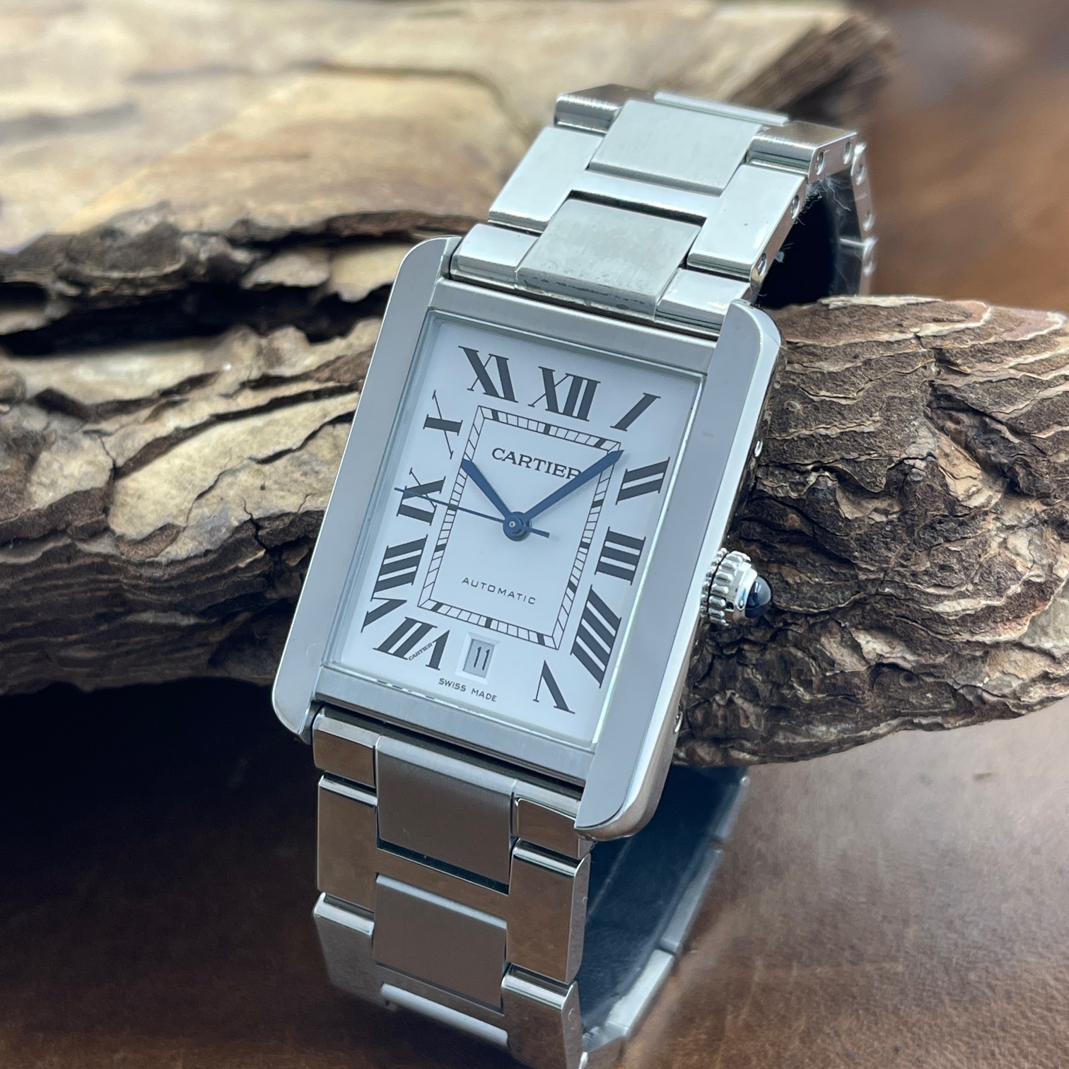 Cartier - Tank Solo XL - FULLSET 2021 - Ref. 3515 - Edelstahl mit weißem Zifferblat in sehr gutem Zustand - Gesamtansicht der Uhr