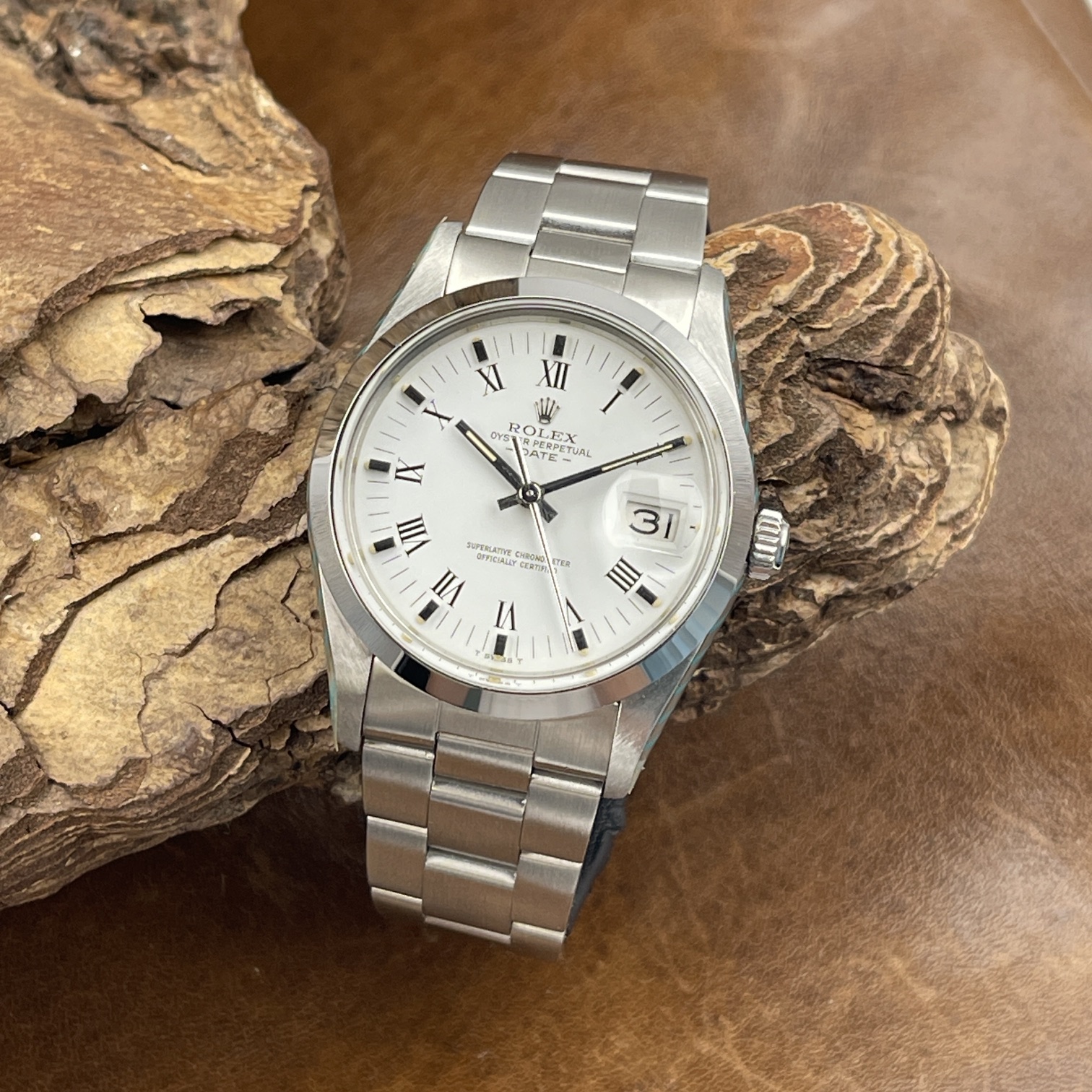 Rolex Oyster Perpetual Date - Ref. 15000 Rolex Service - original sealed, gebraucht in sehr guter Zustand mit weißem Zifferblatt - Gesamtansicht der Uhr