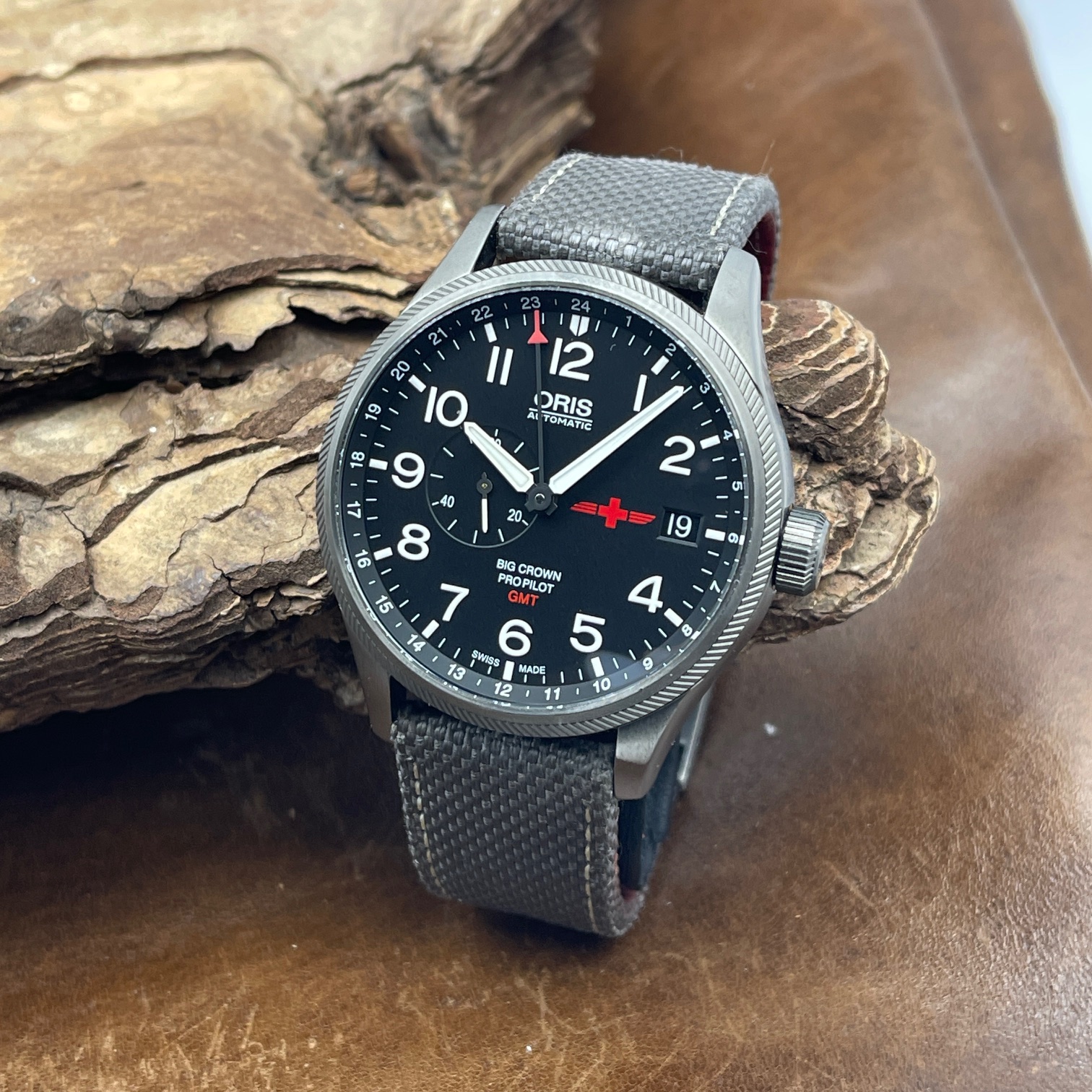 Oris - Big Crown Propilot Gmt Rega Limited Edition - FULLSET 2018 - Ref. 01 748 7710 4284-Set - Stahl mit schwarzem zifferblatt in sehr gutem Zustand- Gesamtansicht der Uhr