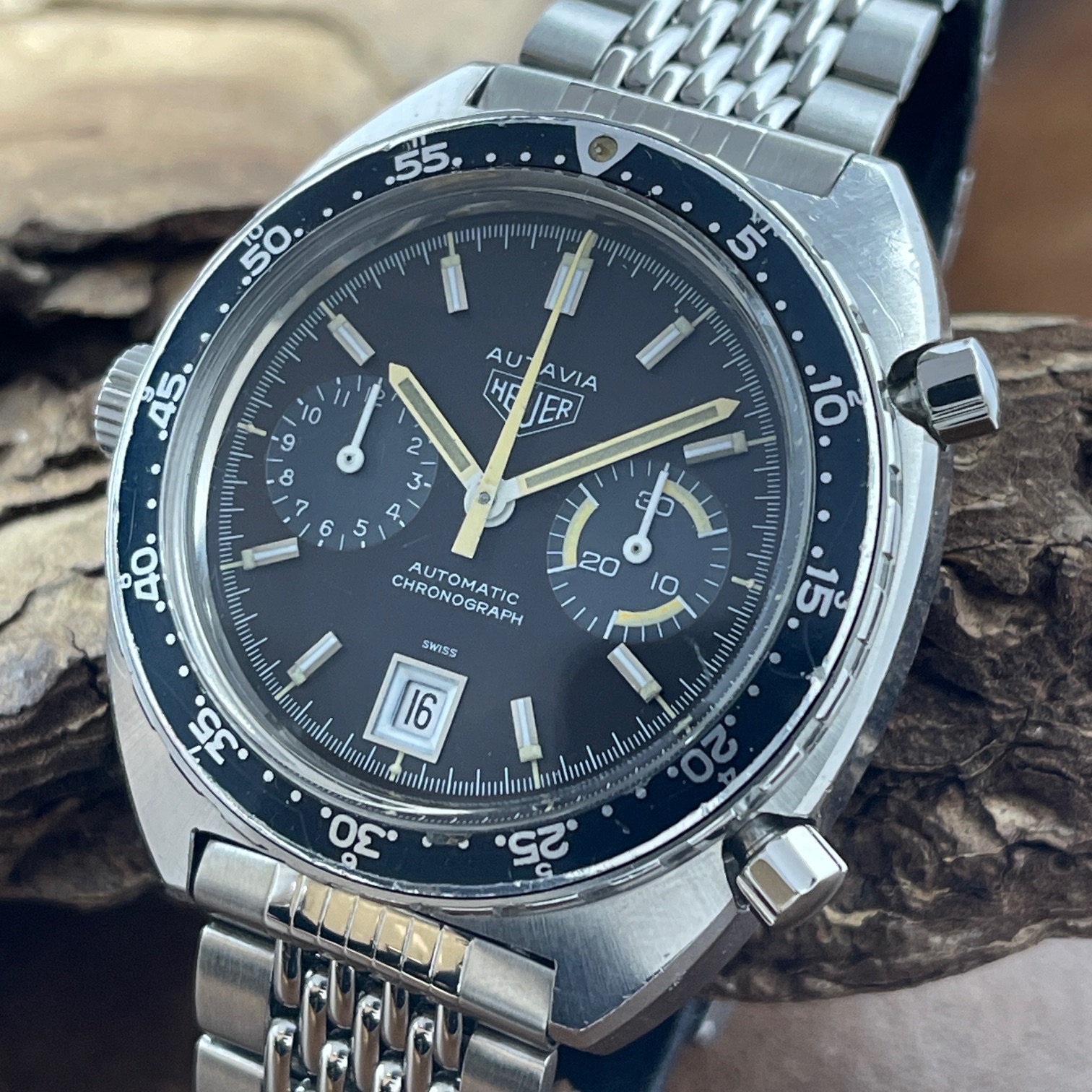 Heuer - Autavia Cal. 12 - Ref. 1163V - Vintage mit schwarzem Ziferblatt in gutem unpolierem Zustand - Detailansicht der Uhr