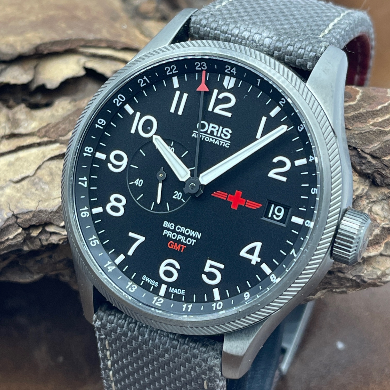 Oris - Big Crown Propilot Gmt Rega Limited Edition - FULLSET 2018 - Ref. 01 748 7710 4284-Set - Stahl mit schwarzem zifferblatt in sehr gutem Zustand- Detailansicht der Uhr