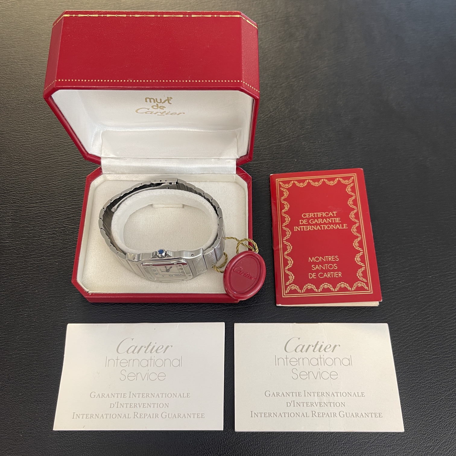 Cartier Herstellerbox mit Cartierpapieren und Garantiekarte einer gebrauchten Luxusuhr