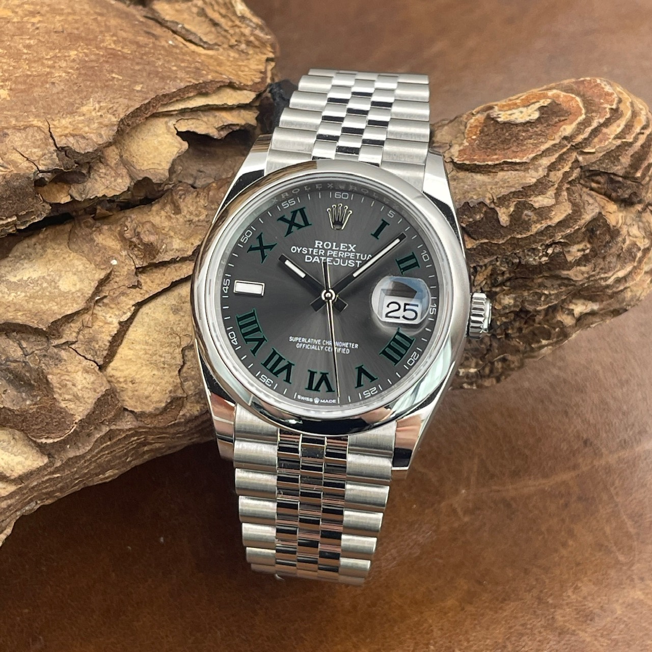 Rolex - Datejust ,,Wimbeldon'' 36 - Ref.: 126200 - Box und Papieren aus 2026 - UNGETRAGEN mit grauem Zifferblatt - Gesamtansicht der Uhr