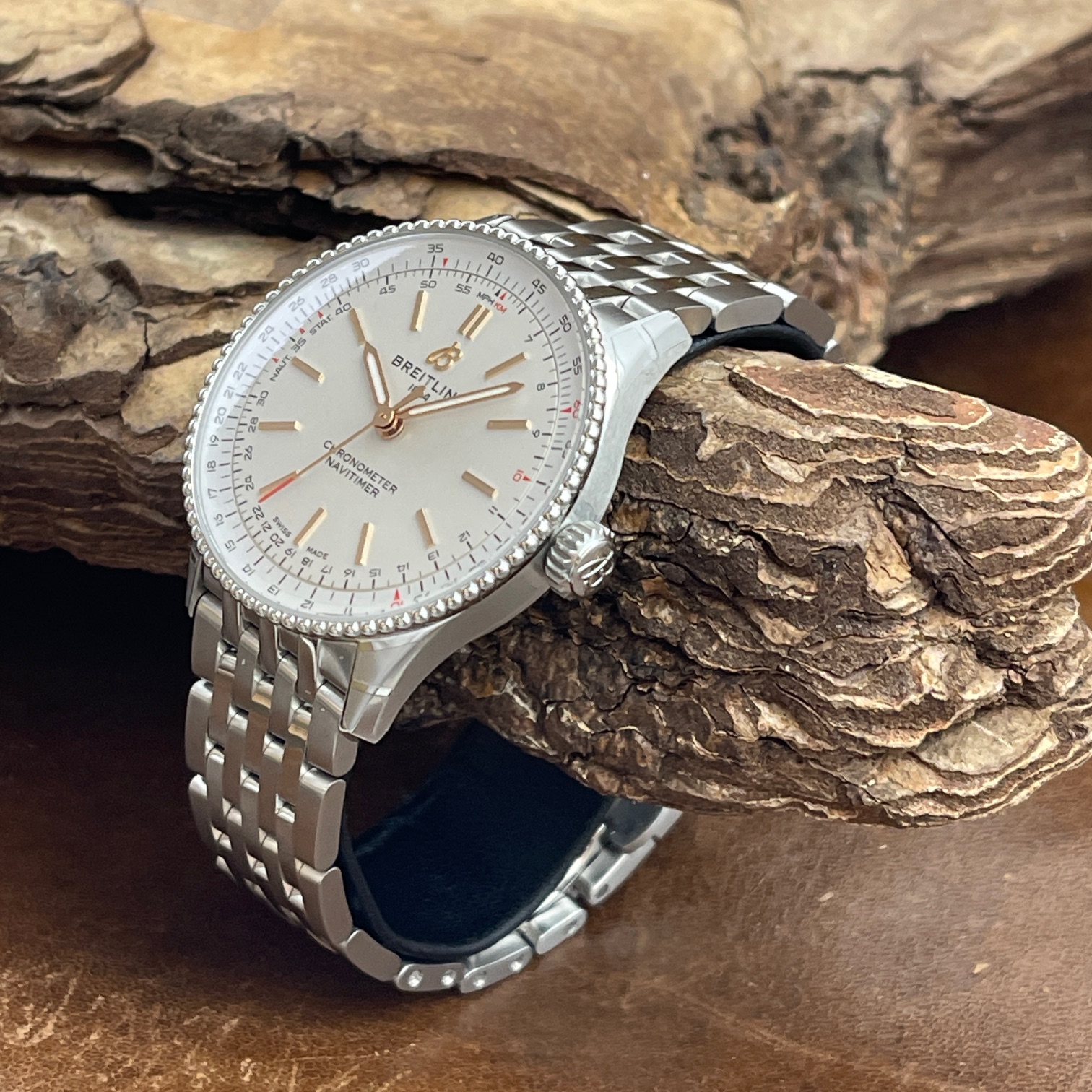 Breitling - Navitimer 36 - Ref. A17327 - Box und Papiere 07/2026 - UNGETRAGEN ( TEILVERKLEBT )