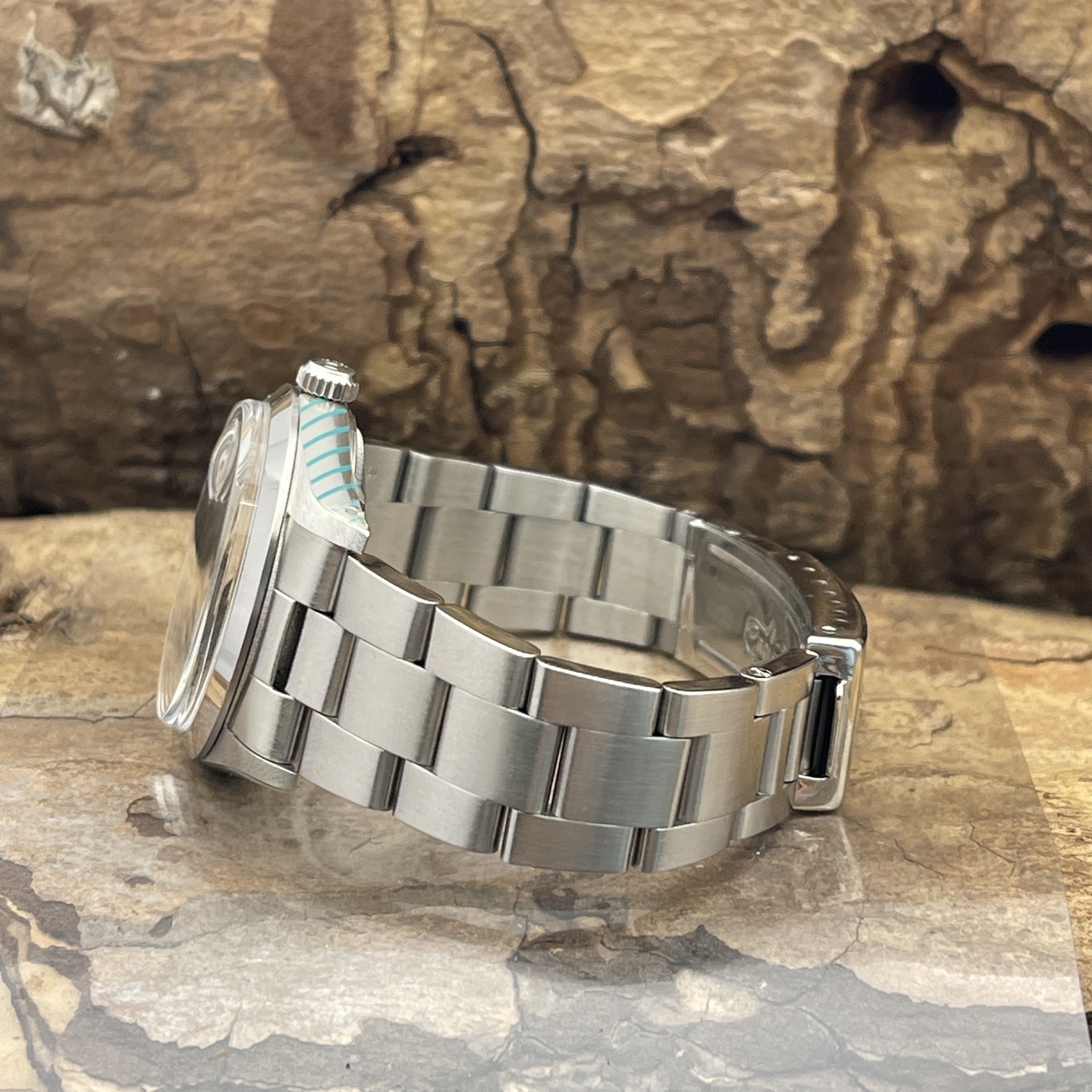 Rolex Oyster Perpetual Date - Ref. 15000 Rolex Service - original sealed, gebraucht in sehr guter Zustand mit weißem Zifferblatt - Stahl Oysterband