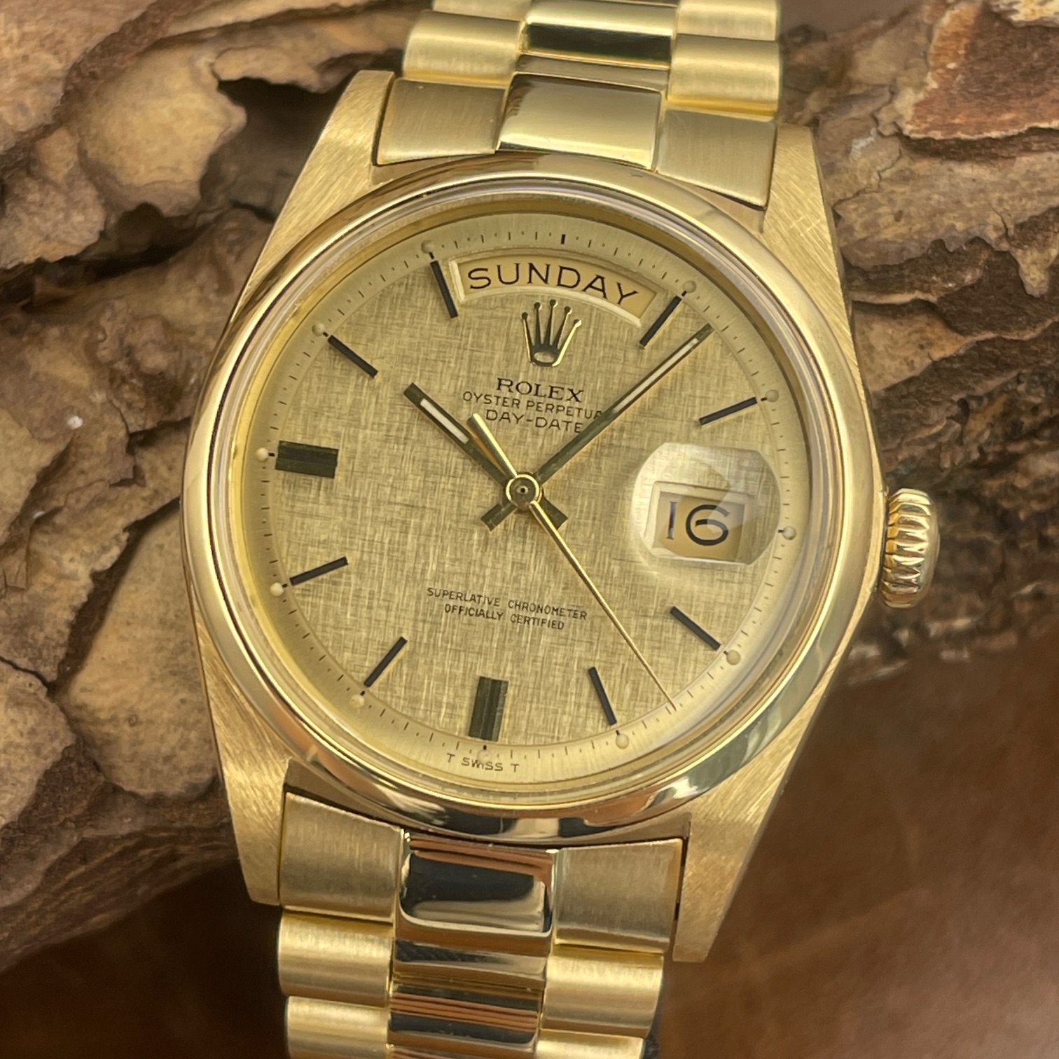 Rolex - Day-Date 36 - 18k Yellow Gold - Vintage, Full Set 1970 - Ref. 1803 - in sehr gutem Zustand mit goldenes Zifferblatt - Detailansicht der Uhr