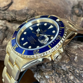 Rolex - Submariner Date - 18K Yellow Gold - Ref. 16618