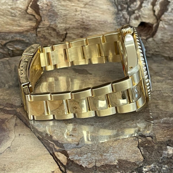 Rolex - Submariner Date - 18K Yellow Gold - Ref. 16618