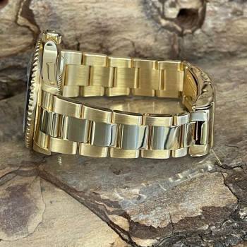 Rolex - Submariner Date - 18K Yellow Gold - Ref. 16618