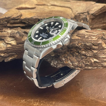 Rolex - Submariner Date "Kermit" - Box & Papers - Ref. 16610LV