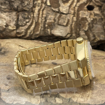 Rolex - Day-Date Oysterquarz 18Kt Gelbgold - Ref. 19018