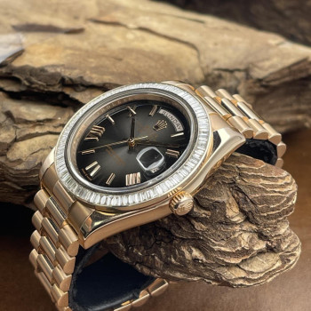 Rolex - Oyster Perpetual Day-Date II Roman - 18ct rosé gold - Ref. 218235