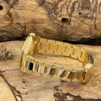 Rolex - Submariner Date - 18Kt Gelbgold - Ref. 16618