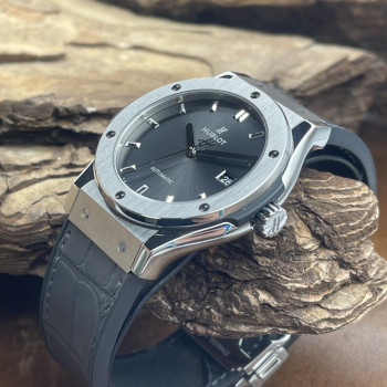 Hublot - Classic Fusion 42 Titan - UNGETRAGEN - Ref. 542.NX.7071.LR