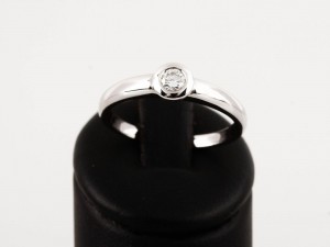 Ring Christ 14 k white gold with brilliant 0,20 ct.