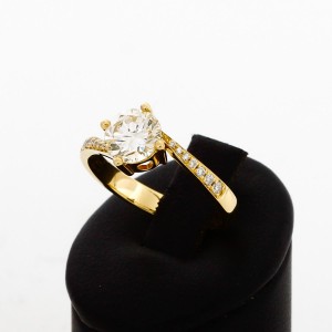 Ring 18 k yellow gold with brilliants with 1,174 ct.