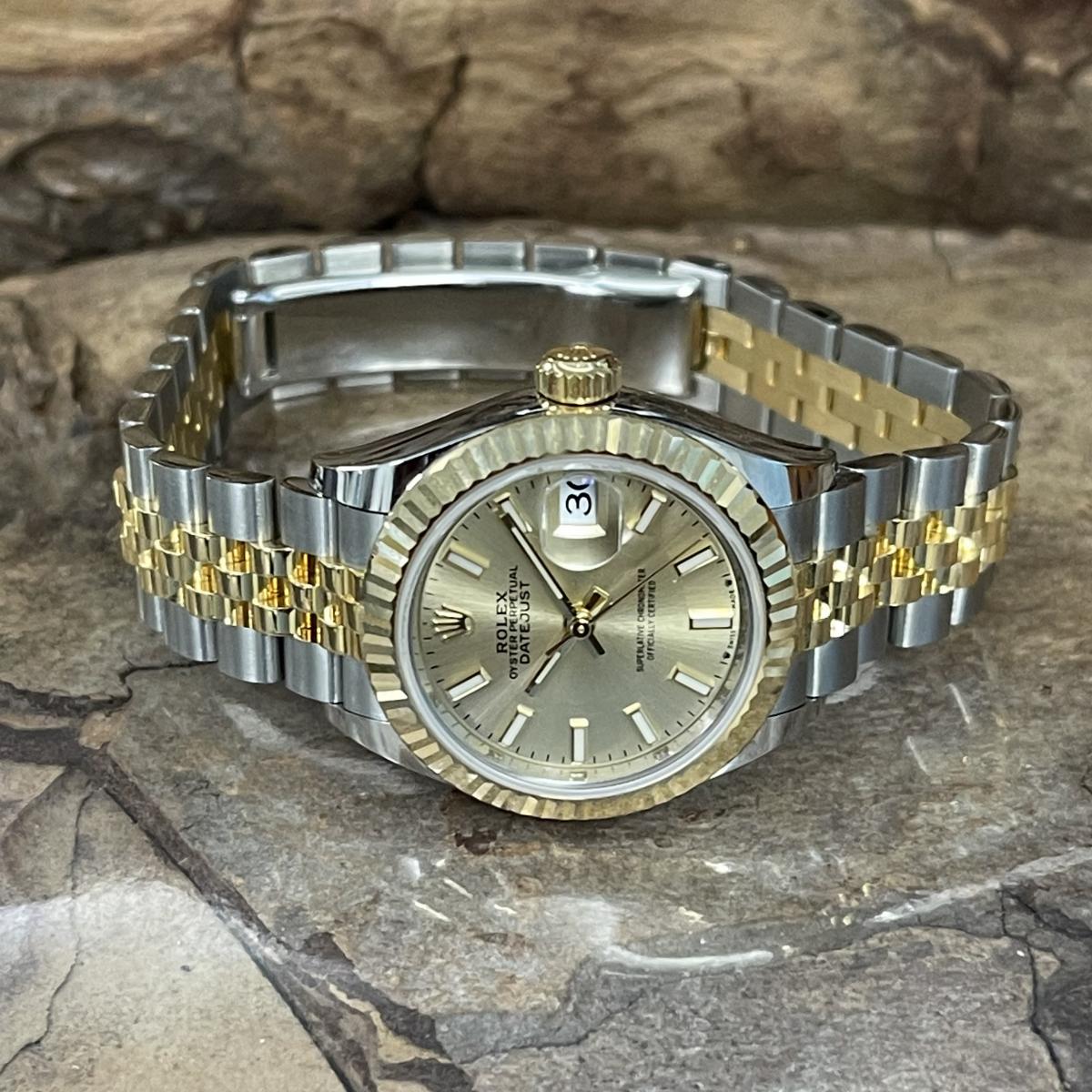 Rolex Datejust 28mm ▻ pre-owned 